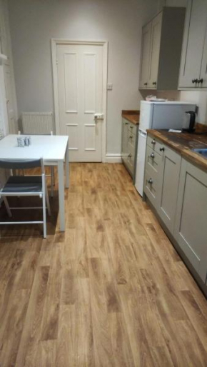 Self Check-in Studio for max 3 guests in Central location RG4 with Parking and Garden